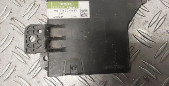 Toyota Auris 150 Air conditioning/heating control unit 8865002410