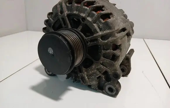 Volkswagen PASSAT B7 Generator/alternator 03L903023B