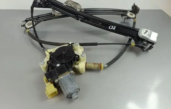 Maserati Quattroporte Front door window regulator with motor