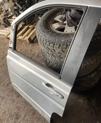 Mercedes-Benz Vito Viano W639 Front door