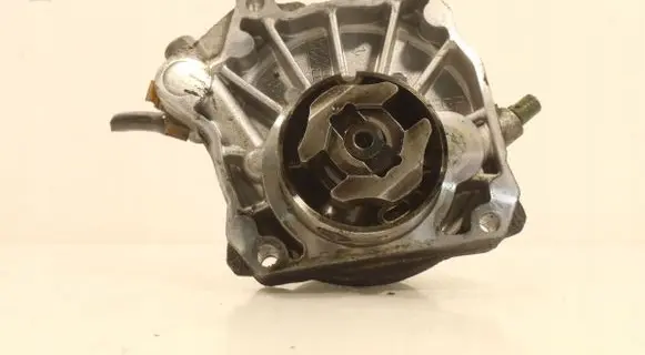 Opel Vectra C Vacuum pump 55188660