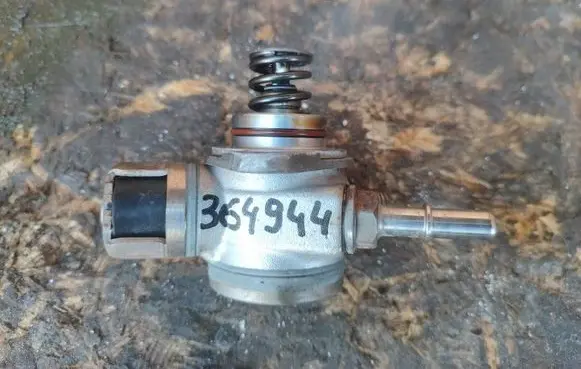 Ford Focus Fuel injection high pressure pump CM5Z9350CA