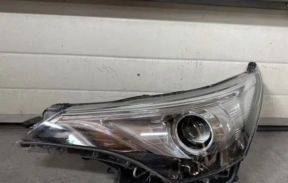 Toyota Avensis T270 Headlight/headlamp 0547