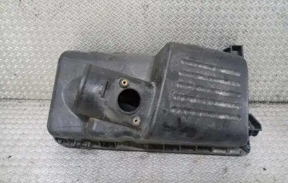 Toyota Avensis T250 Air filter box cover 177050G011
