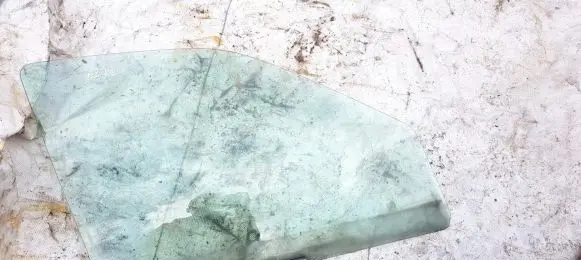 Ford Escort Front door window glass four-door