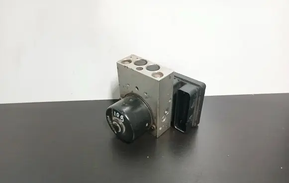 Volvo S60 ABS Pump 30643982 10092504053