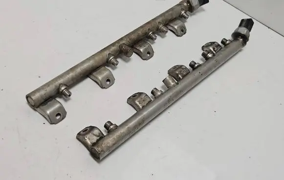 BMW X5M E70 Fuel main line pipe 7537319