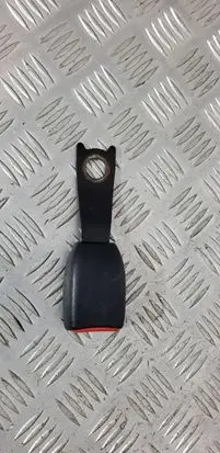 Suzuki Grand Vitara I Front seatbelt buckle