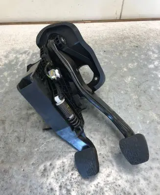 Mercedes-Benz C W205 Pedal assembly A2052910100BILI A2052910100 A2052905700