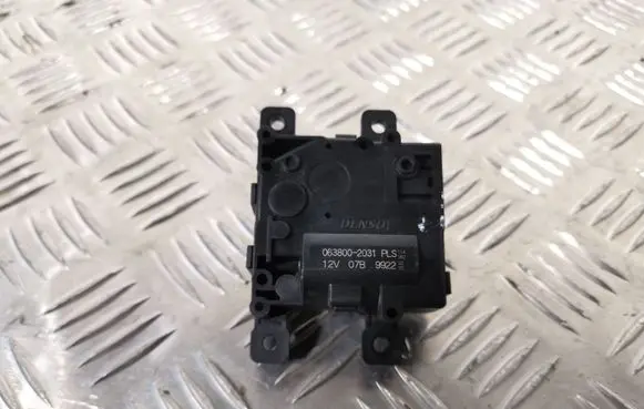 Toyota Prius (XW50) Air flap motor/actuator 0638002031
