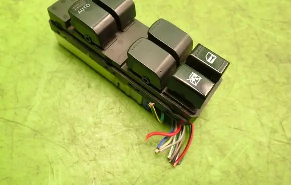 Suzuki SX4 Quarter vent window switch 