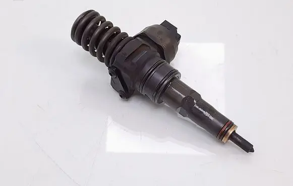 Volkswagen Golf V Fuel injector 038130073AG 0414720215