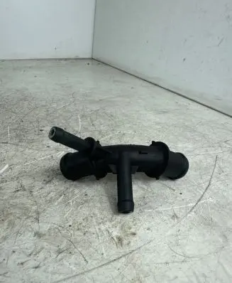 Volkswagen Golf VII Engine coolant pipe/hose 5Q0121087H