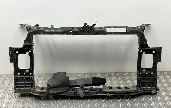 Hyundai i30 Radiator support slam panel bracket 