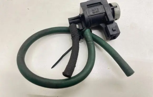 Audi A3 S3 8L Turbo solenoid valve 1J0906283A