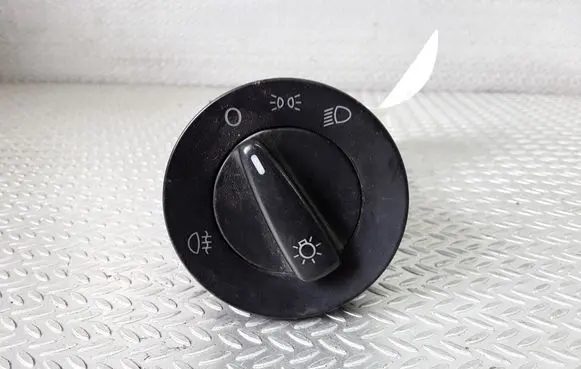 Volkswagen Golf IV Light switch 1C0941531