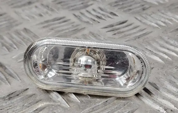 Front fender indicator light