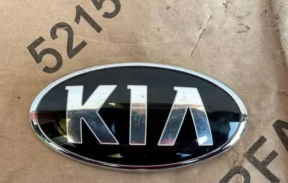 KIA Ceed Manufacturers badge/model letters 