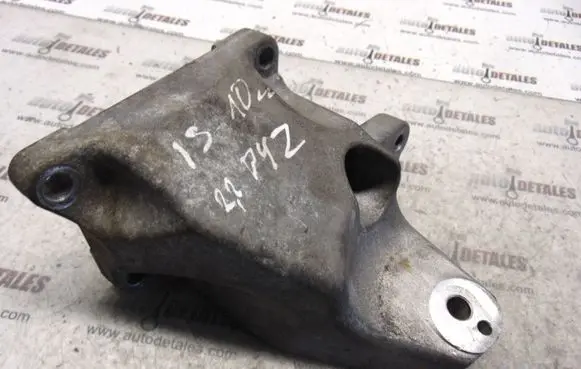 Lexus IS 220D-250-350 Engine mounting bracket