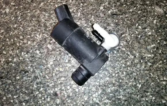 Ford Focus Windscreen/windshield washer pump 1S7117K624FE