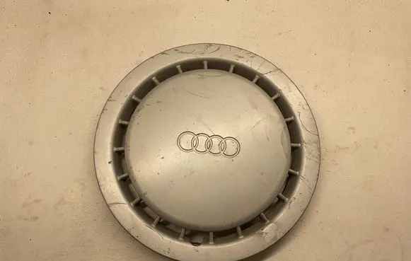 Audi 80 90 B3 R14 wheel hub/cap/trim 893601147