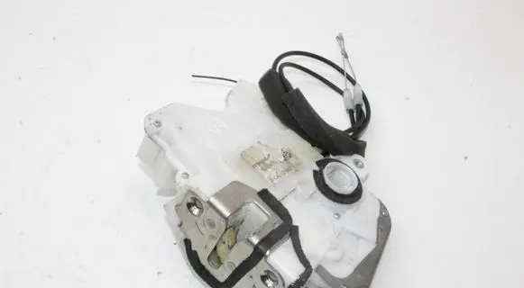 Honda CR-V Front door lock
