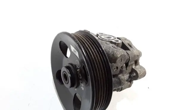 KIA Carens II Power steering pump 0K2KC32600