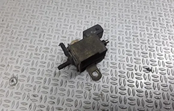 Volkswagen Golf III Turbo solenoid valve 028906283F
