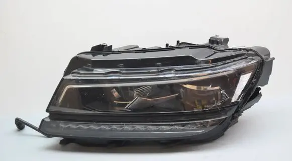 Volkswagen Tiguan Headlight/headlamp 5NB941081A