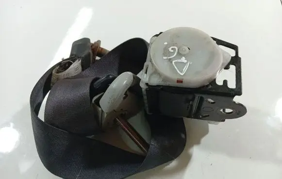 Toyota Avensis Verso Rear seatbelt 0431143