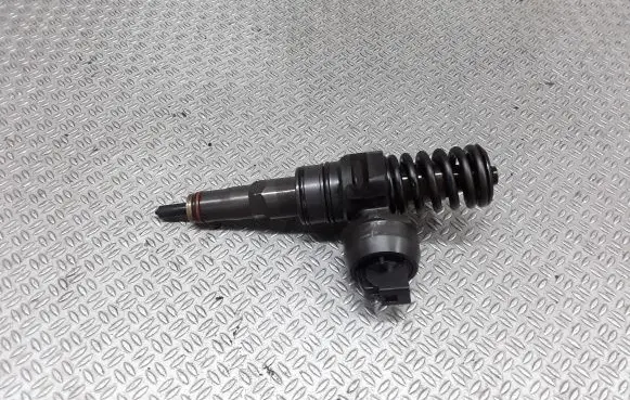Skoda Octavia Mk2 (1Z) Fuel injector 038130073AG