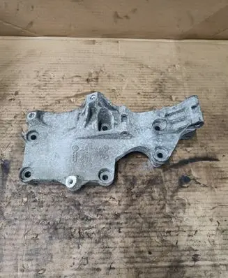 Engine mounting bracket