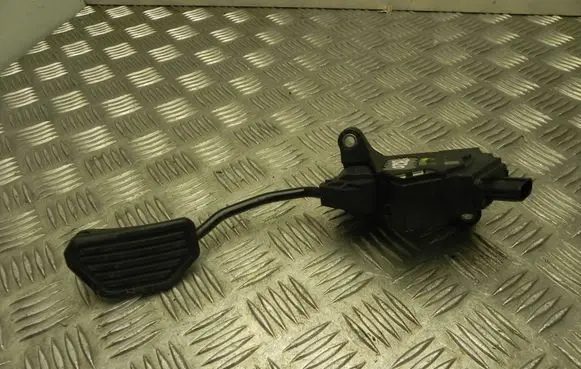 Toyota RAV 4 (XA40) Accelerator throttle pedal 781100W050