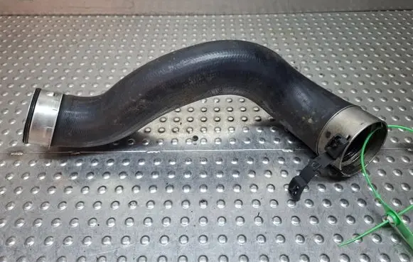 Mercedes-Benz C W204 Intercooler hose/pipe S27705246 A2045280682