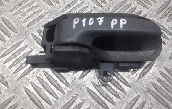 Peugeot 107 Front door interior handle