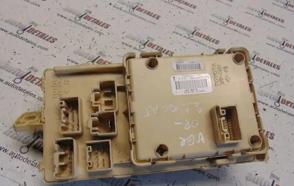 Toyota Corolla Verso AR10 Fuse module 892210F020