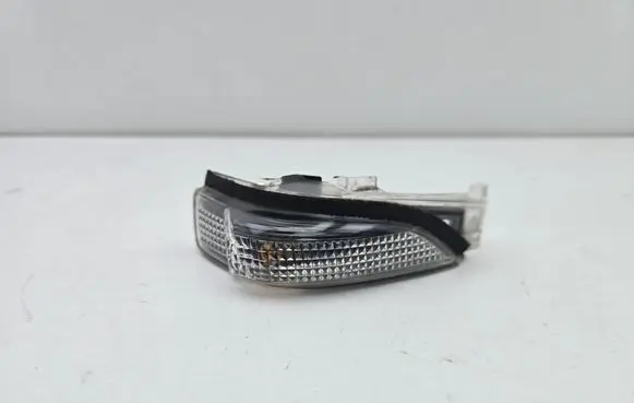 Toyota Auris E180 Mirror indicator light E11011553