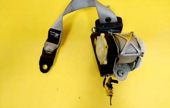 Mercedes-Benz R W251 Rear seatbelt A2518600685