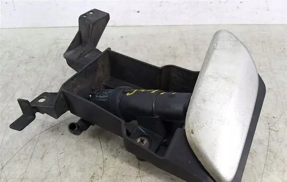 Mazda 5 Headlight washer spray nozzle