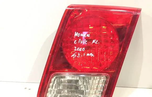 Tailgate rear/tail lights