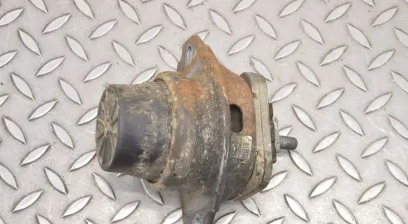 Land Rover Discovery 4 - LR4 Engine mount bracket AH226A003BA