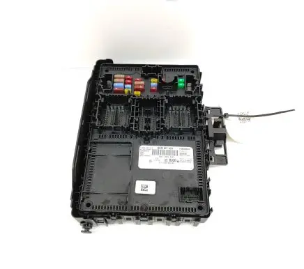 Ford Focus Fuse module NU5T15604BJGG F005V04273