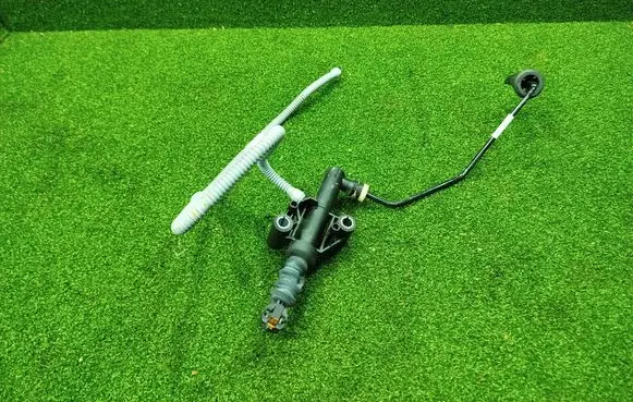 Renault Trafic III (X82) Clutch master cylinder 308506981R 93868395 93868394