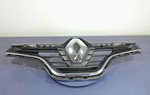Renault Captur Front grill 623102335R