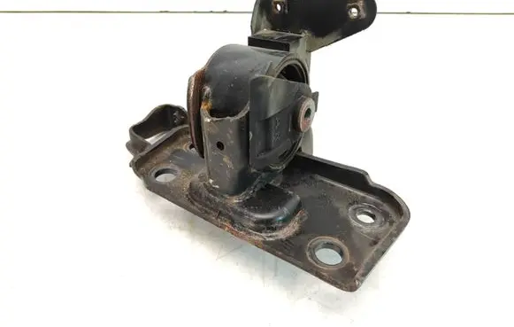 Toyota RAV 4 (XA30) Engine mount bracket