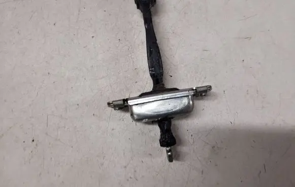Hyundai i20 (PB PBT) Front door check strap stopper