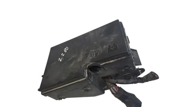 Mazda CX-7 Fuse module EG2166767 EH6466761A