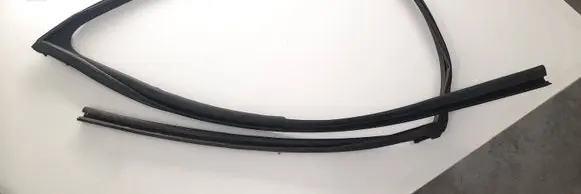 Toyota Camry VIII XV70 Rubber seal front door window/glass 6814133130