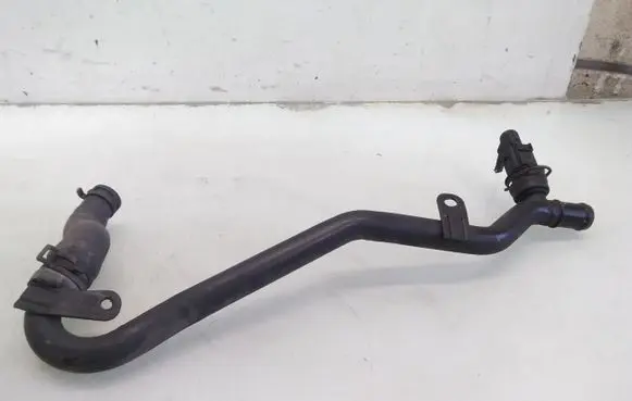 Volkswagen PASSAT B7 Engine coolant pipe/hose