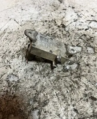 Volkswagen Golf IV Air pressure sensor F48E9J460BB